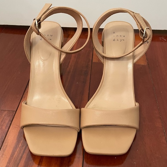 Tan a new day Sal heels - Picture 3 of 9